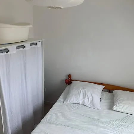 Hébergement de vacances Charmante Maisonnette Avec Jardin, Proche Et Commerces A - Fr-1-482-144 *
